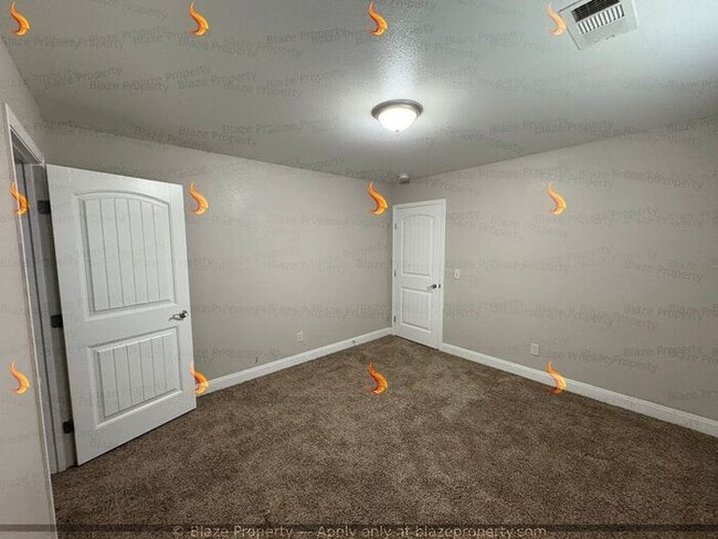 Building Photo - Charming Corner Lot Home in Desirable City...
