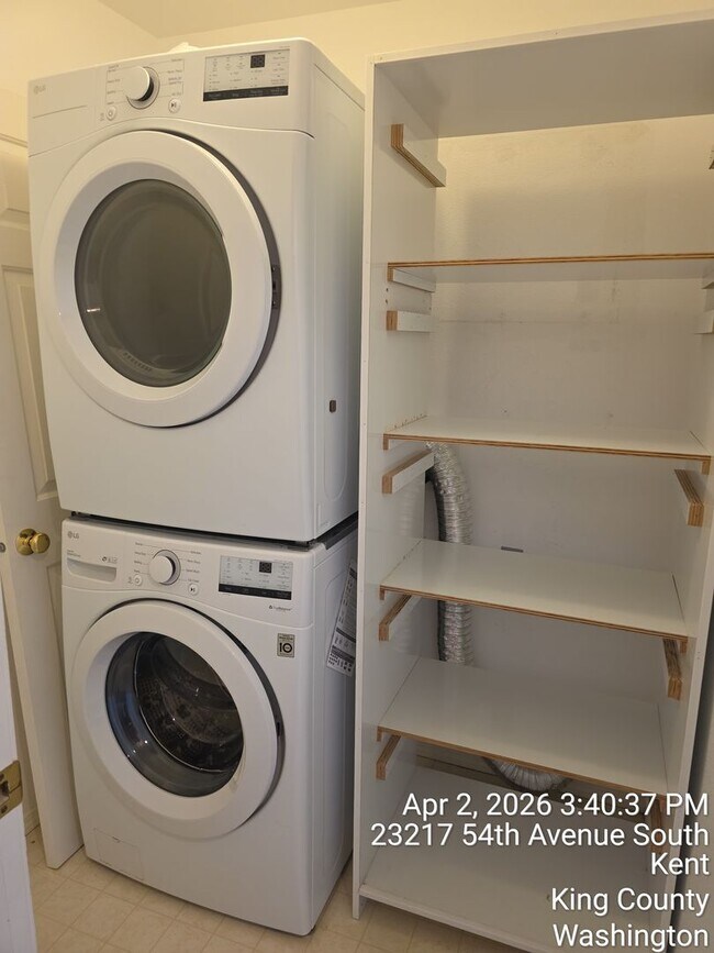 Building Photo - Kent Cypress Cove at the Lakes home - 3 bedroom 2.5 bath with 2 car garage - Available NOW.