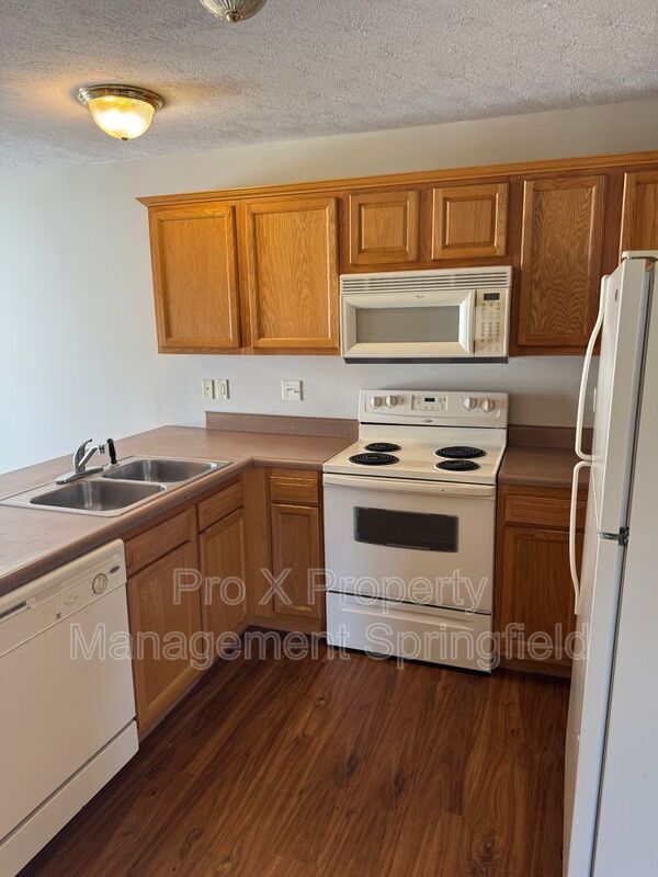 Building Photo - 3807 W Montclair