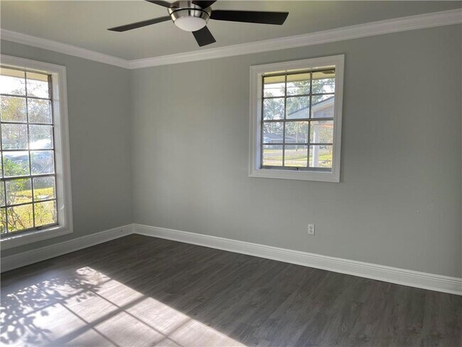Building Photo - 214 River Oaks Dr