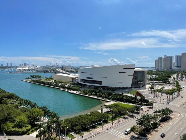 Building Photo - 900 Biscayne Blvd