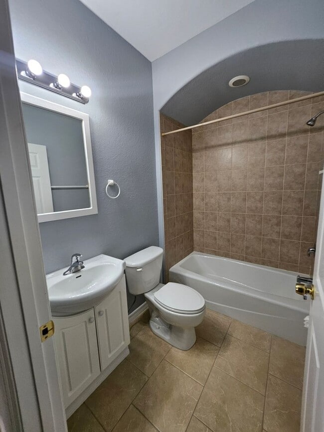 Building Photo - 22 Donlon Dr