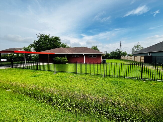 Building Photo - 13421 Utica St