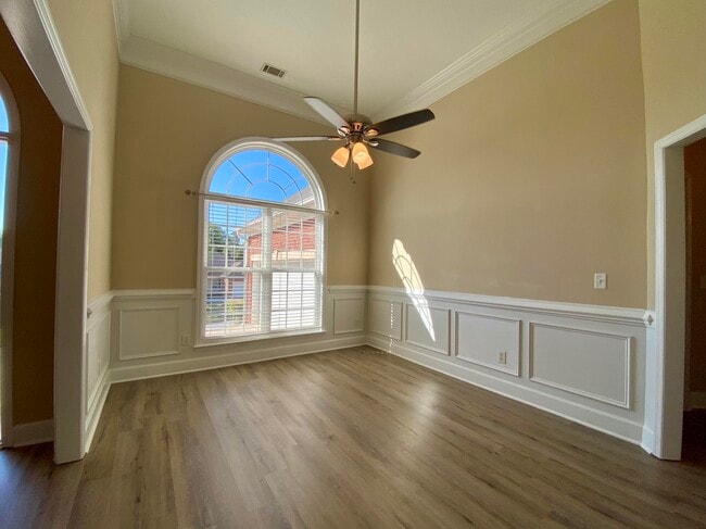 Building Photo - 4858 Somerset Dr