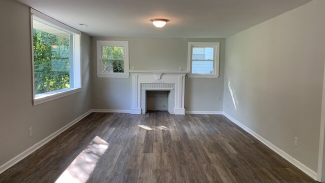 Building Photo - Coming soon!!!  1/2 off 1st full months re...