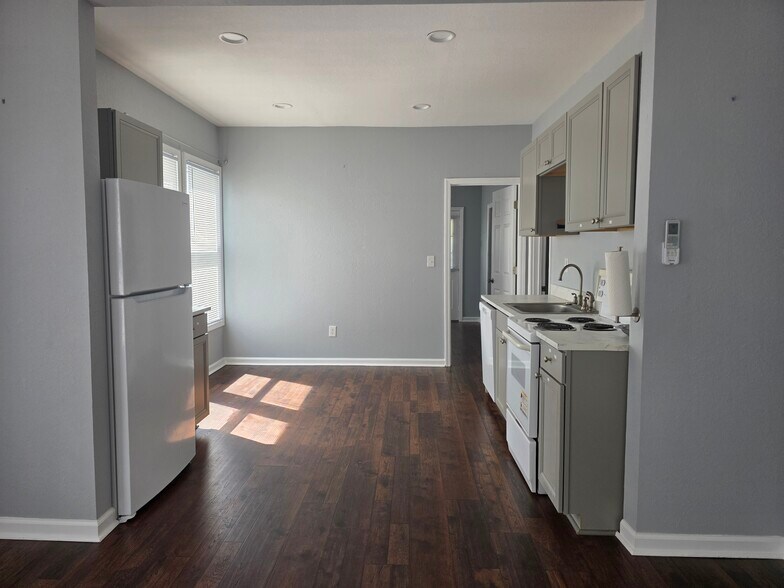 Kitchen - 703 1st St