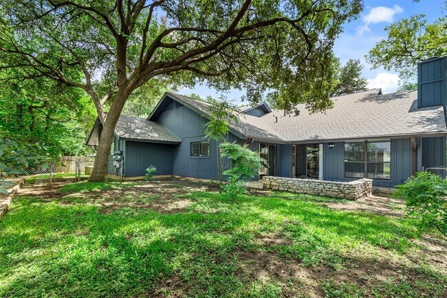 Building Photo - 8606 Mesa Dr
