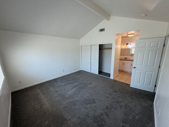 Building Photo - 8492 Hermitage Way