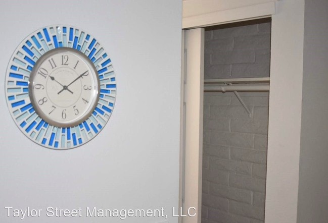 Building Photo - 328 E Willetta St