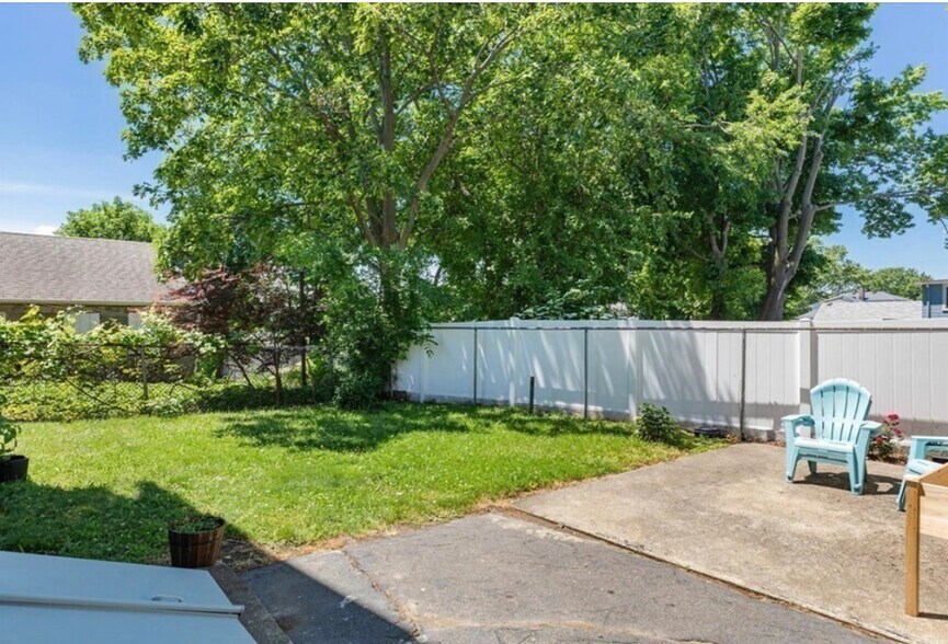 Building Photo - 96 Edinboro Rd