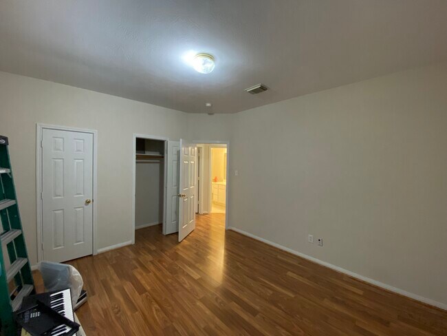 Room 2 - 16534 Wheatfield Dr