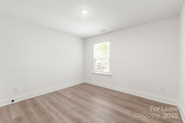 Building Photo - 2823 Coronet Way