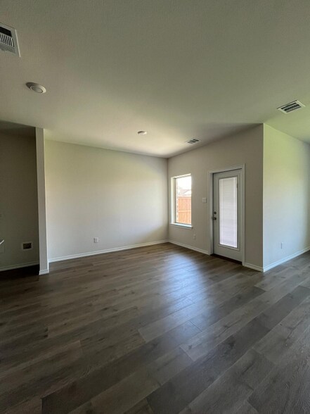 Building Photo - 3904 Malachite Dr