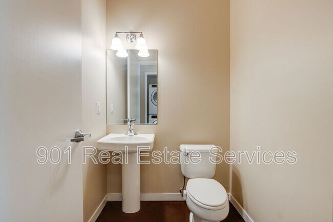 Building Photo - 426 N Front St