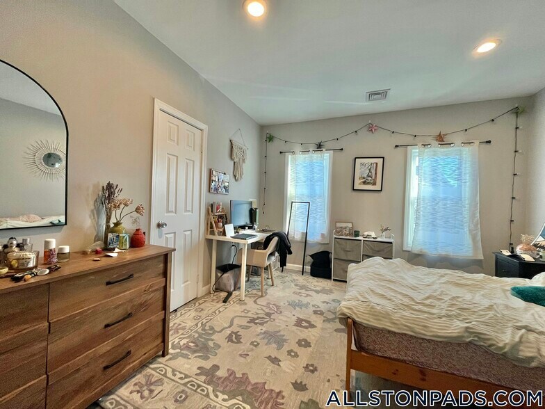 Building Photo - 66 Quint Ave