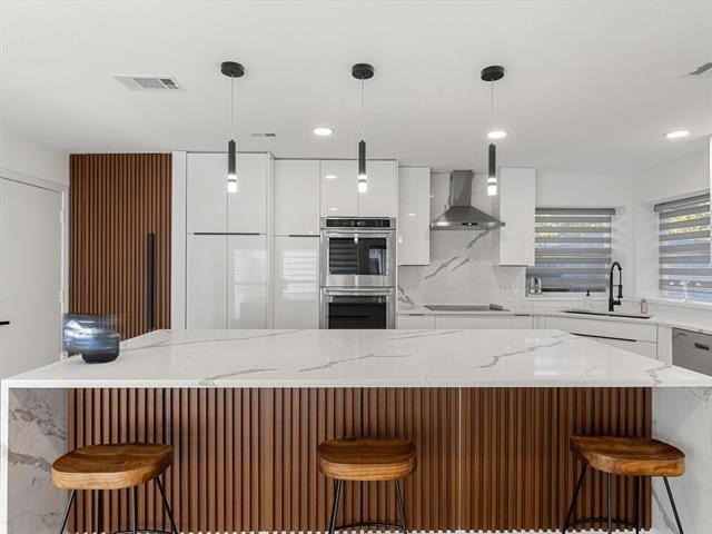 Building Photo - 16825 Park Hill Dr