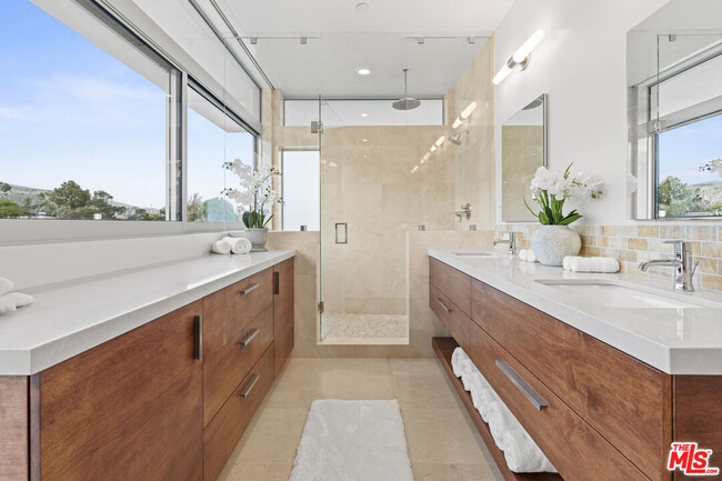Building Photo - 5738 Busch Dr