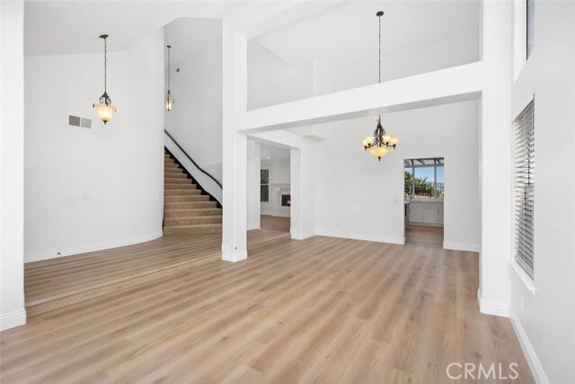 Building Photo - 2 Crystalglen