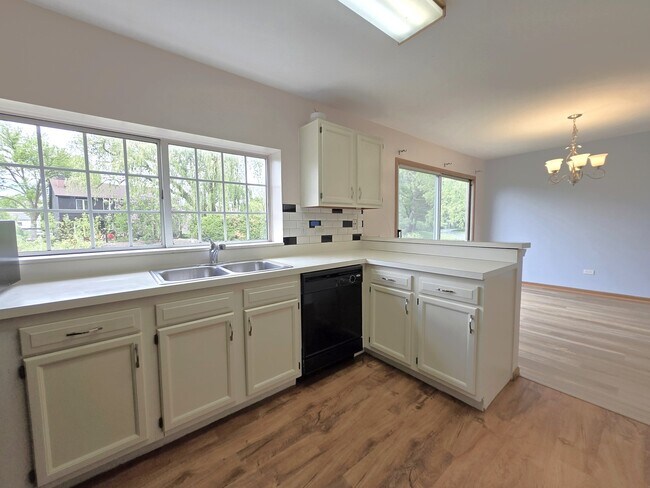 Building Photo - 8 E Shag Bark Ln