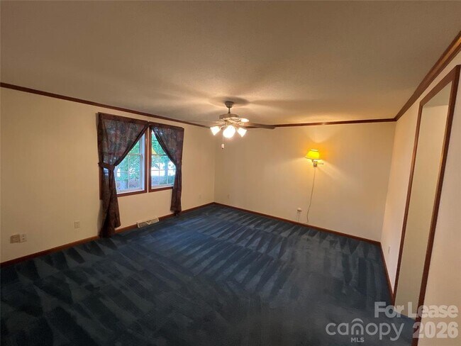 Building Photo - 447 Kemp Rd