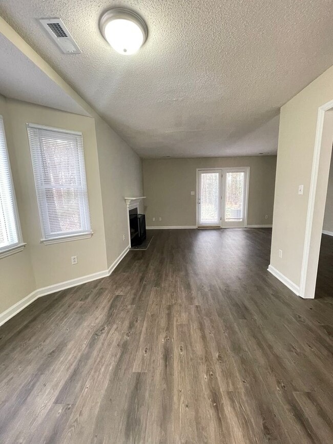 Building Photo - APPLICATION PENDING: 720-A Powell Drive ~Newly Renovated~ End Unit ~ Convenient to Powell Drive P...