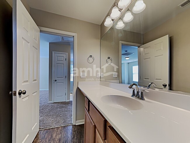 Building Photo - 116 Stoney Creek Way