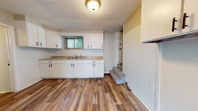 Building Photo - Huge 4 Bedroom Single Family House - almost 1500 SQ FT!