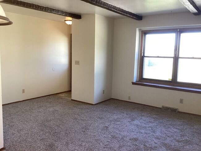 Building Photo - 9135-9137 N. Swan Rd