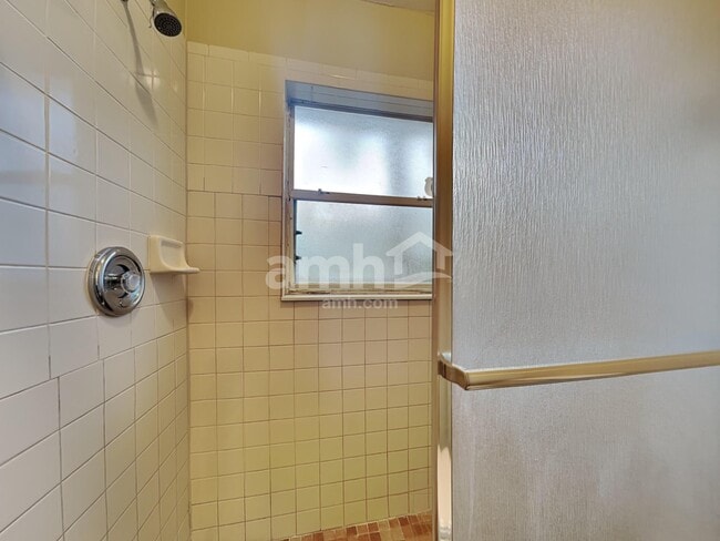 Building Photo - 1127 Dunbridge St