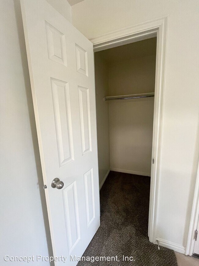 Building Photo - 2 br, 2 bath Apartment - 374 East 5450 Sou...