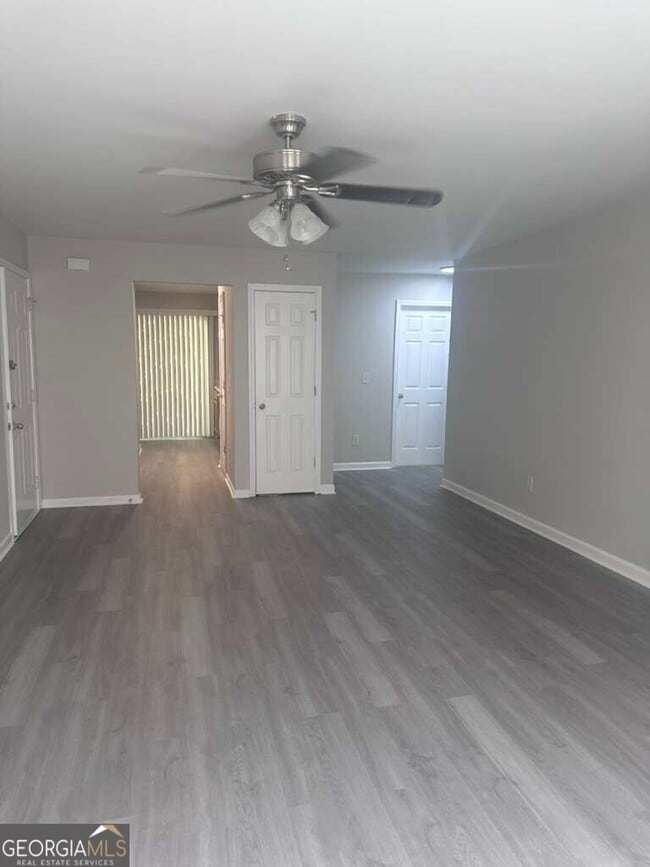 Building Photo - 400 Stonehaven Cir
