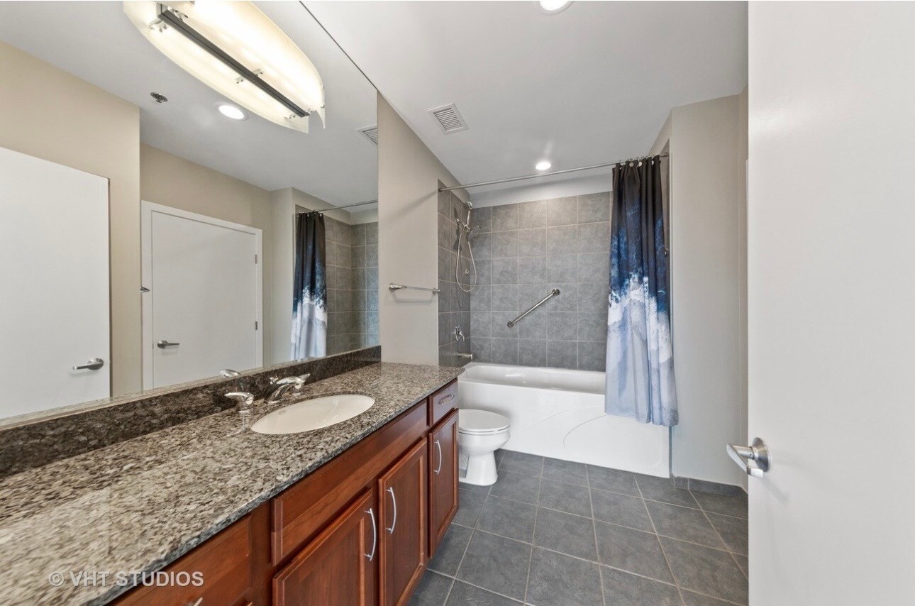 Building Photo - 1819 S Michigan Ave