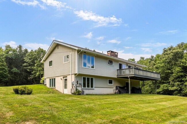 Building Photo - 860 Hunns Lake Rd