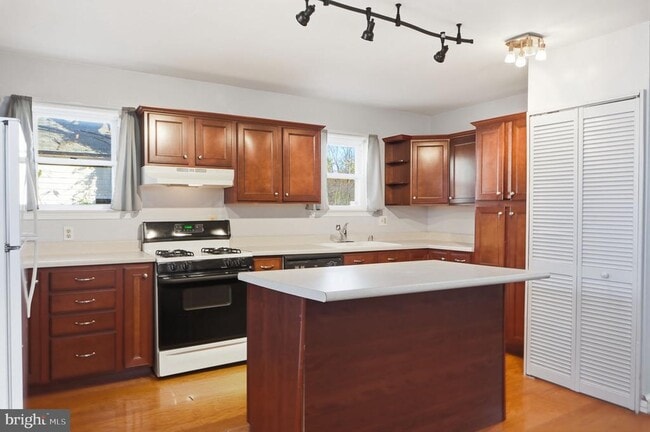 Building Photo - 3026 Channing St NE