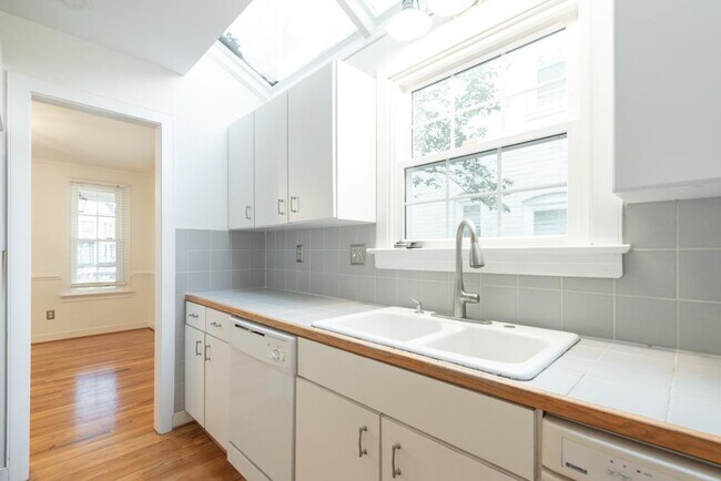 Building Photo - 3120 Grove Ave