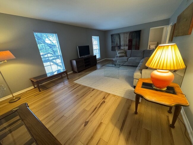 Building Photo - GREAT SPACIOUS CONDO | GATED | MEDICAL CEN...