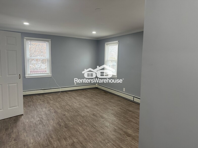 Building Photo - 3026 Lavender Ave