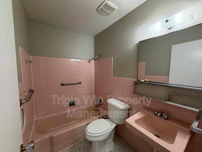 Building Photo - 1664 Talisman Ln