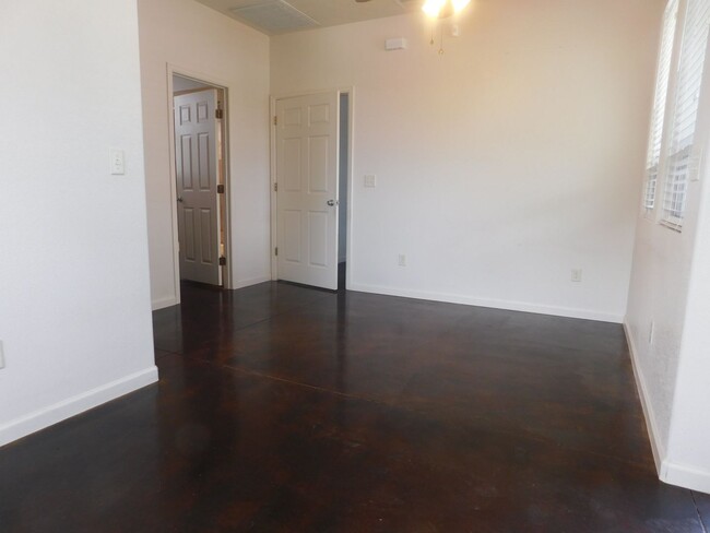 Building Photo - 1325 Cedar Ave