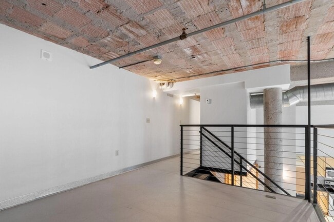 Building Photo - 521 S 7th St