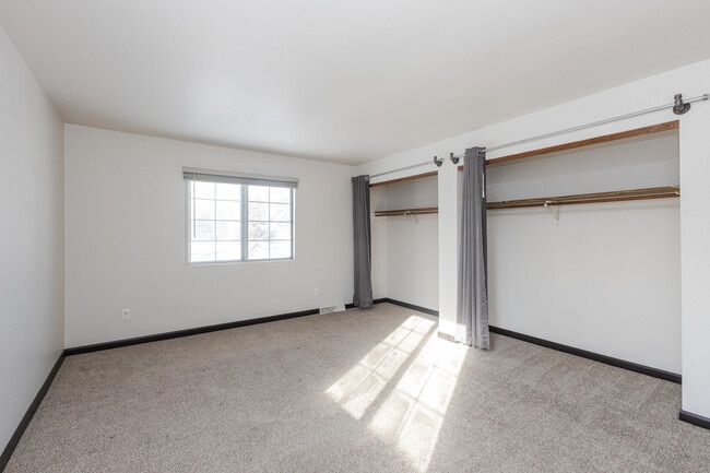 Building Photo - 721 Princeton Ct