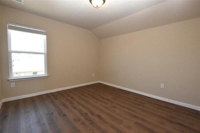 Building Photo - 5725 Roderick Dr