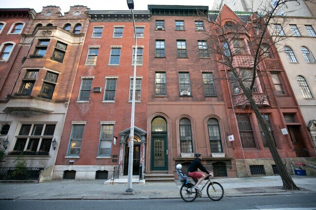 Building Photo - 1826 Spruce St