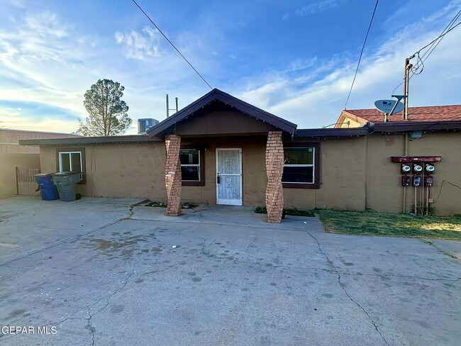 Building Photo - 7952 San Jose Rd