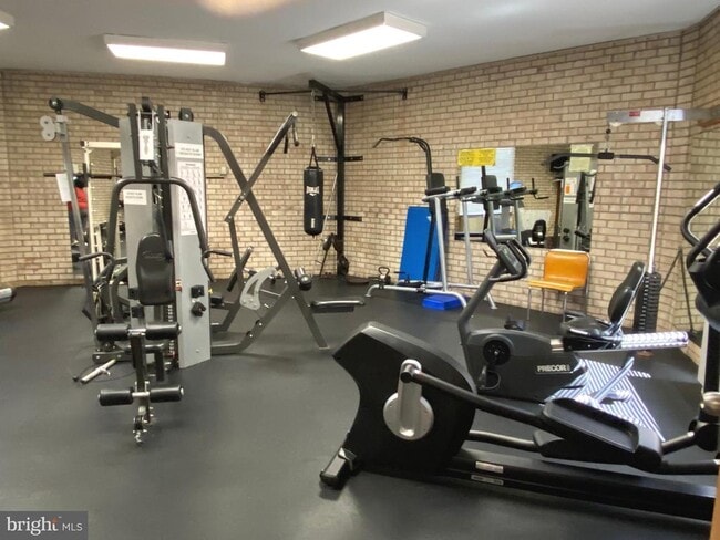 Building Photo - 6924 Hanover Pkwy