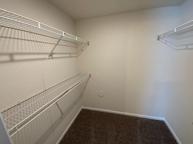 Building Photo - 4 Bedroom newly remodeled Duplex