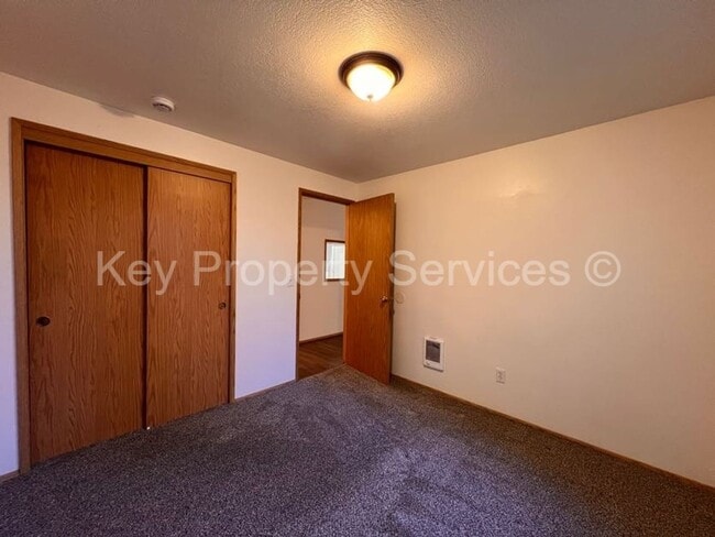Building Photo - Updated Condo in Hazel Dell