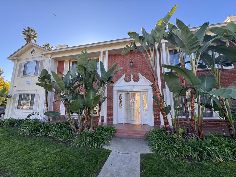 Primary Photo - 12000 Moorpark St