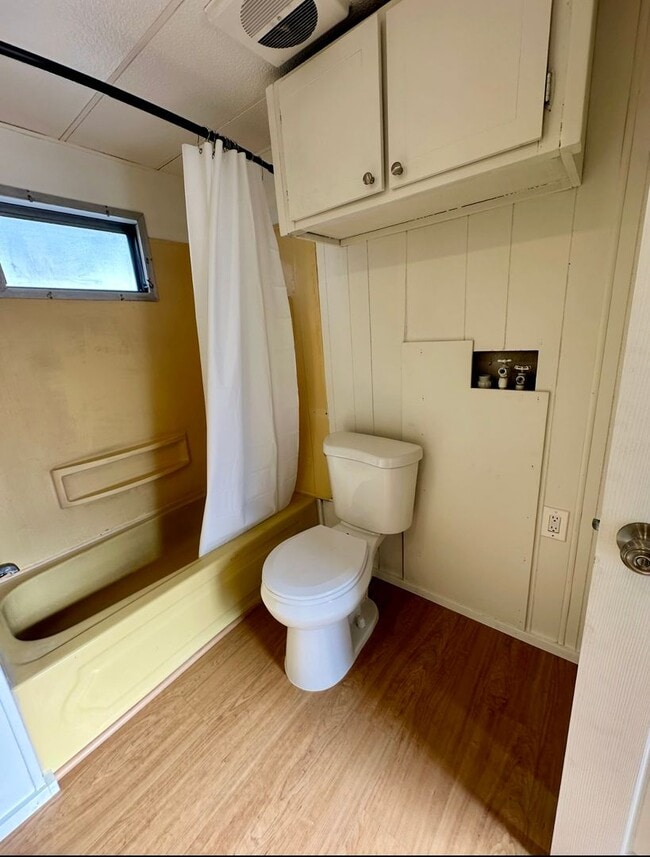 Building Photo - Available NOW!  Affordable 2bdrm, 1 bath