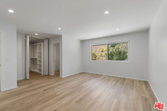 Building Photo - 3062 Arrowhead Dr